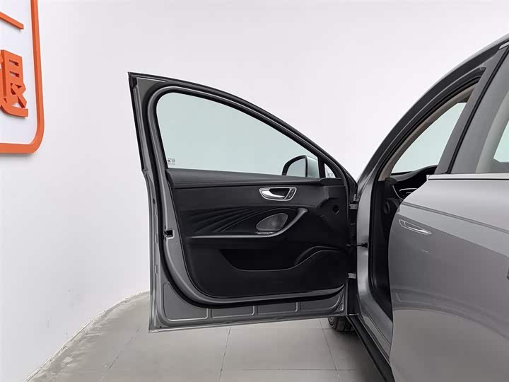 Фото 8 - Roewe D7