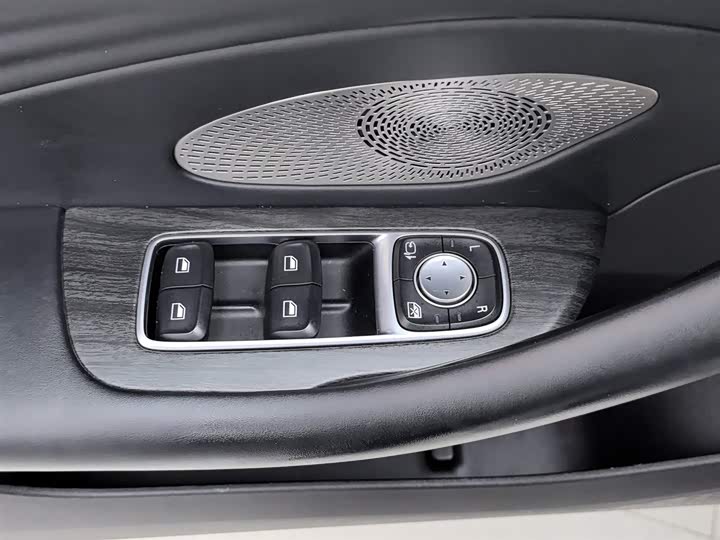 Фото 9 - Roewe D7