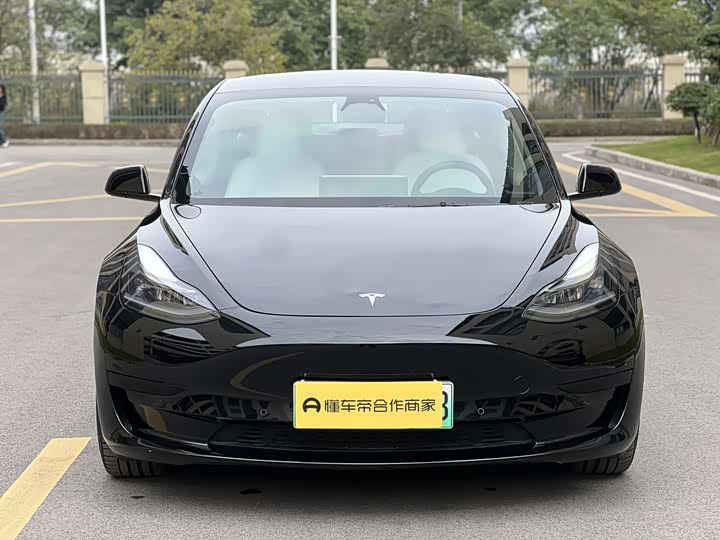 Фото 2 - Tesla Model 3