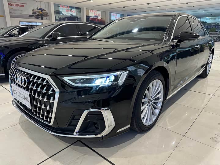 Фото 1 - Audi A8