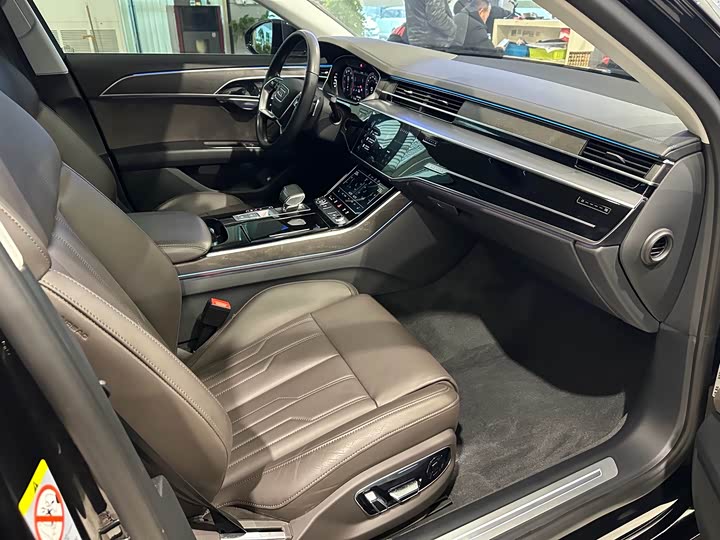 Фото 6 - Audi A8