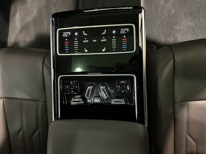 Фото 8 - Audi A8