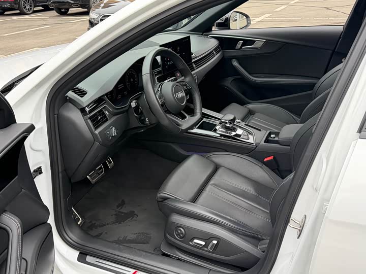 Фото 4 - Audi A4L