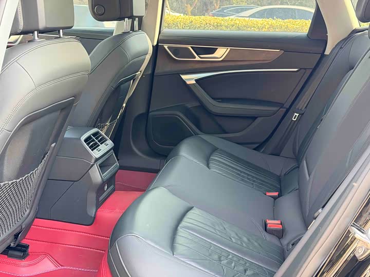 Фото 5 - Audi A6