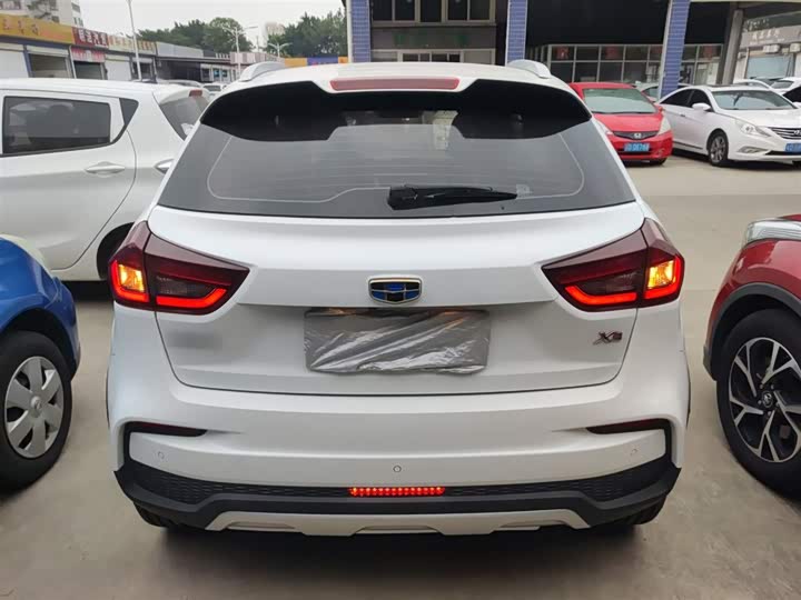 Фото 6 - Geely Vision X3