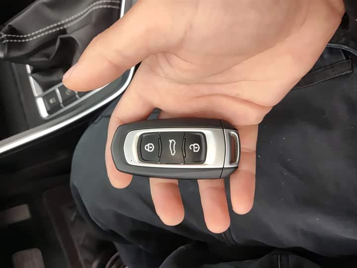 Фото 9 - Geely Vision X3