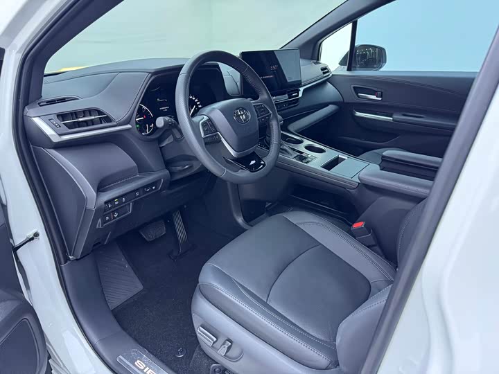 Фото 4 - Toyota Sienna