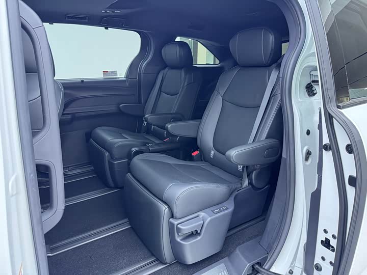 Фото 5 - Toyota Sienna