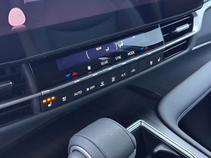 Фото 7 - Toyota Sienna