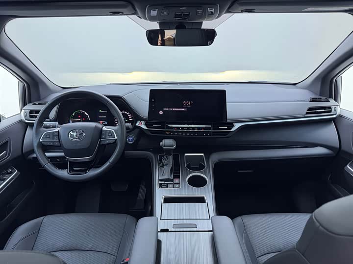 Фото 8 - Toyota Sienna