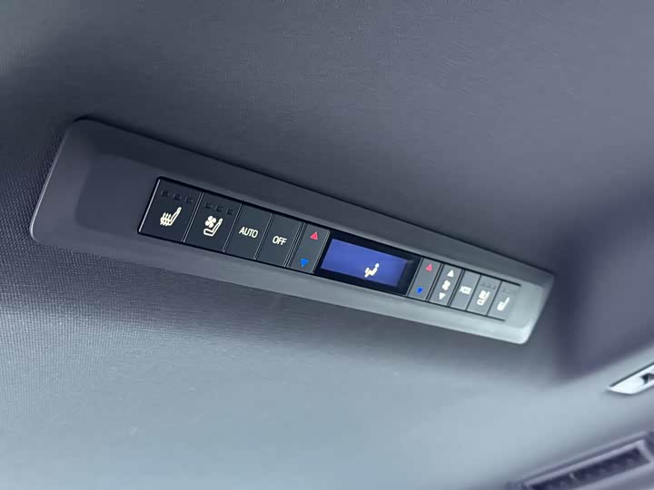 Фото 9 - Toyota Sienna