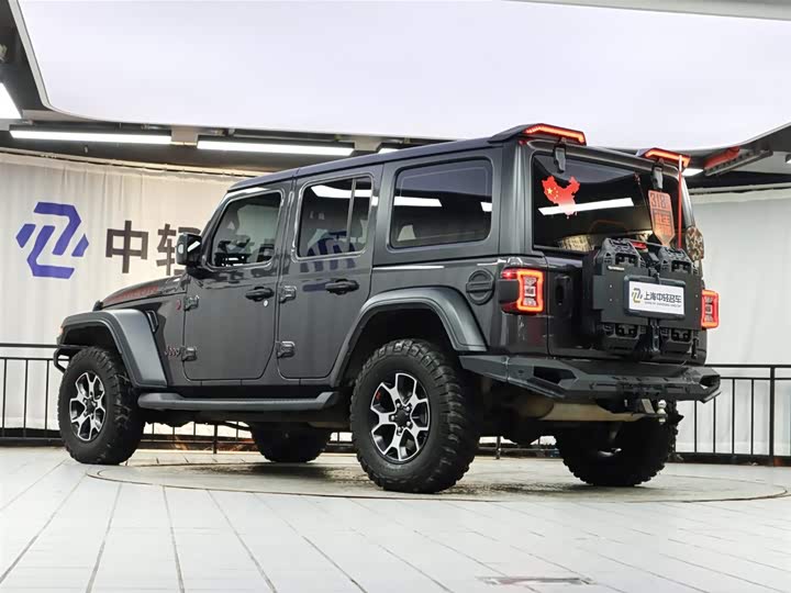 Фото 4 - Jeep Wrangler