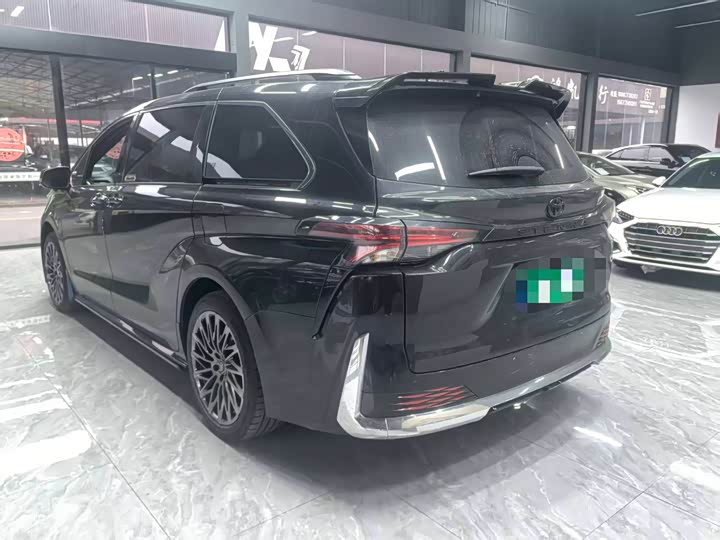 Фото 3 - Toyota Sienna