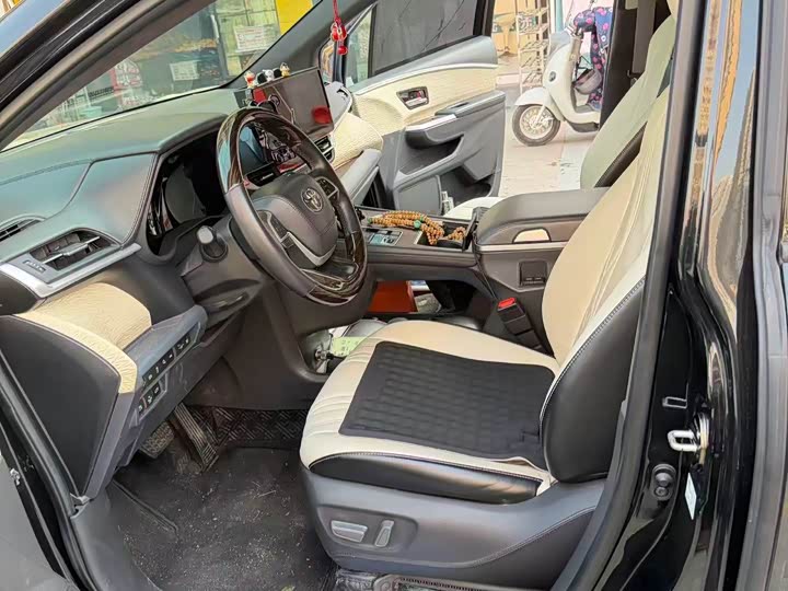 Фото 4 - Toyota Sienna