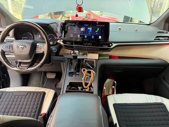 Фото 7 - Toyota Sienna