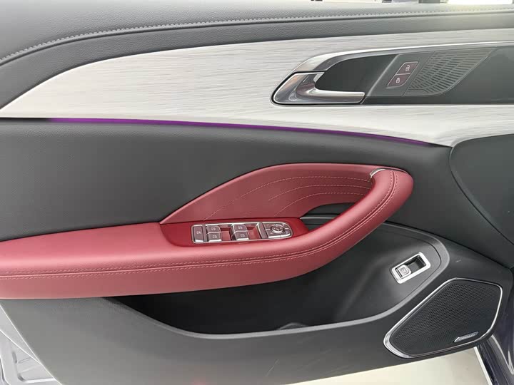 Фото 9 - Hongqi H5 Hybrid