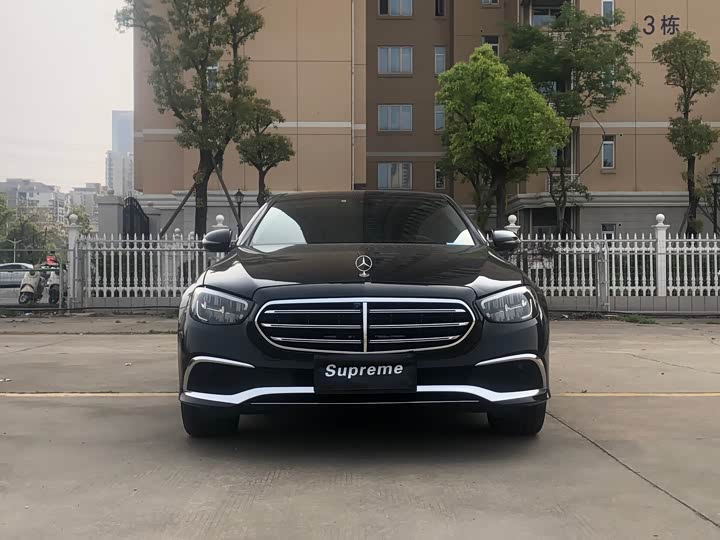 Фото 2 - Mercedes-Benz E-Class