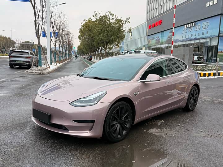 Фото 1 - Tesla Model 3