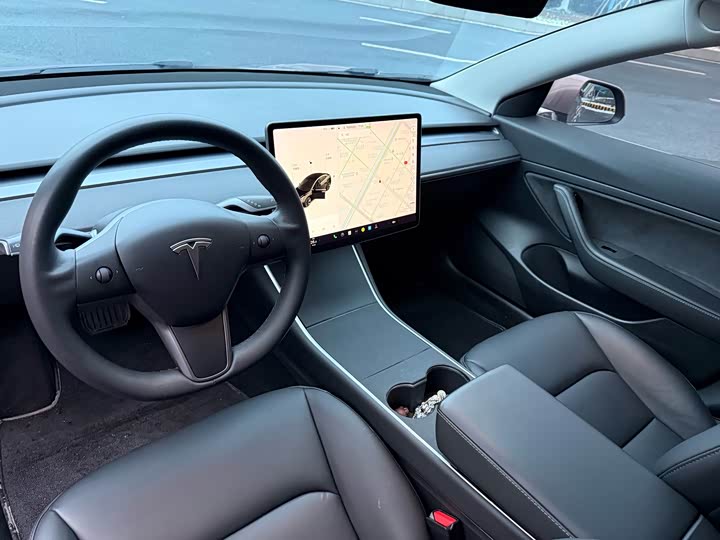 Фото 3 - Tesla Model 3