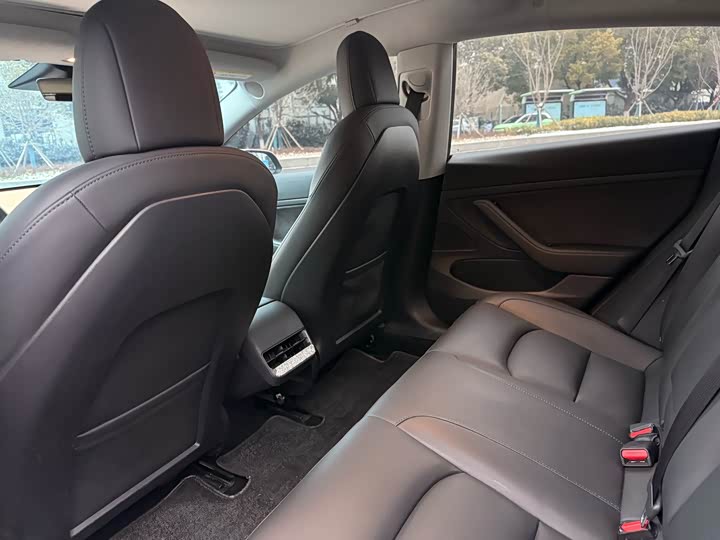 Фото 5 - Tesla Model 3