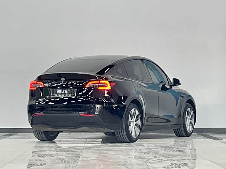 Фото 4 - Tesla Model Y