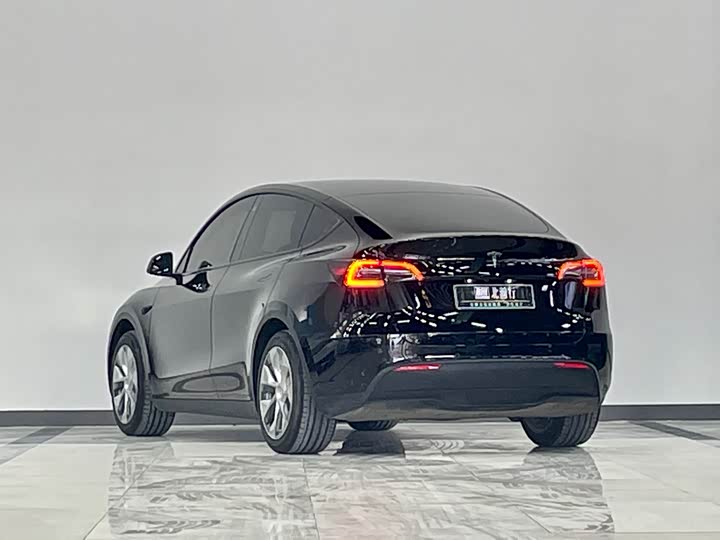 Фото 6 - Tesla Model Y