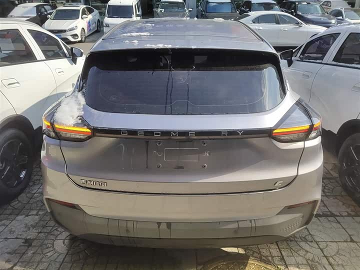 Фото 6 - Geely Geometry C