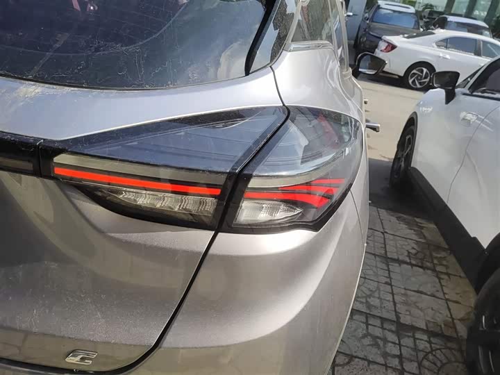 Фото 8 - Geely Geometry C