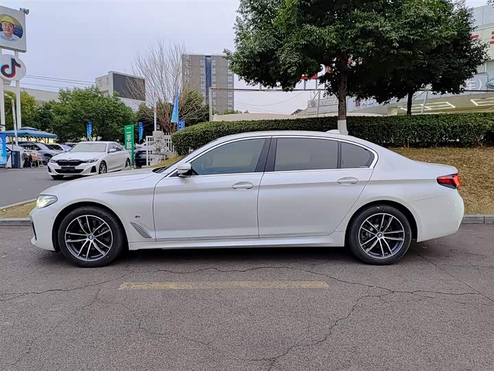 Фото 3 - BMW 5 Series