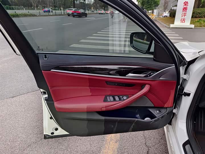 Фото 6 - BMW 5 Series