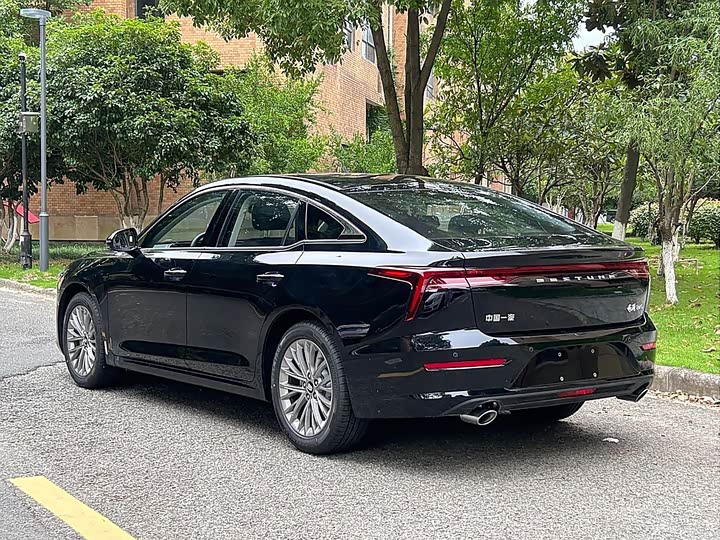 Фото 8 - Bestune B70