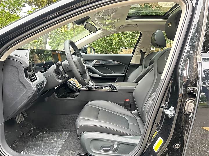 Фото 9 - Bestune B70