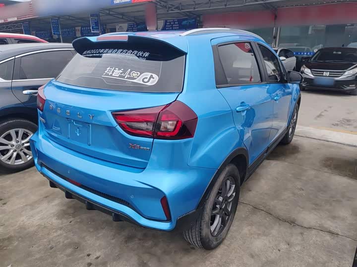 Фото 7 - Geely Vision X3