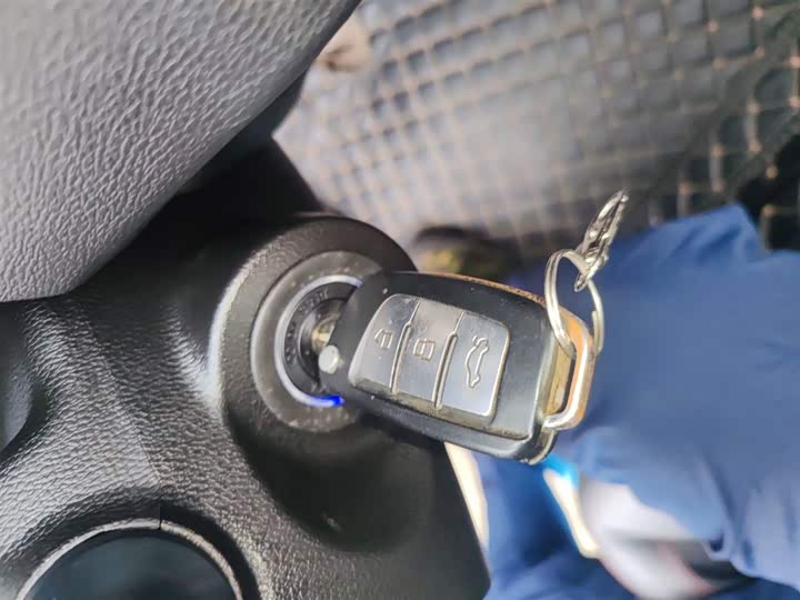 Фото 9 - Geely Vision X3