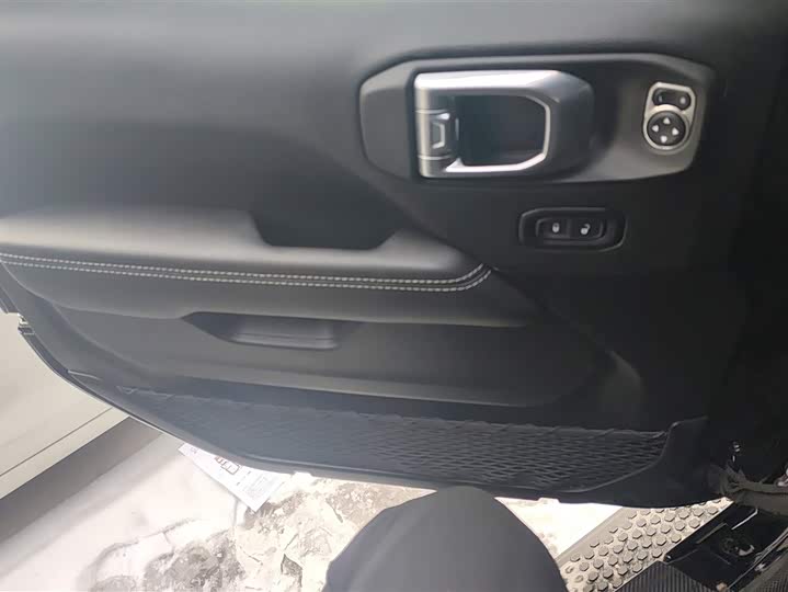 Фото 7 - Jeep Wrangler Hybrid