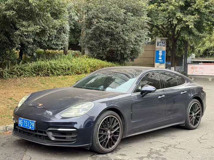 Фото 1 - Porsche Panamera