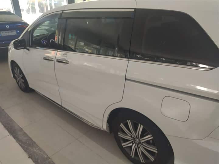 Фото 5 - Honda Odyssey