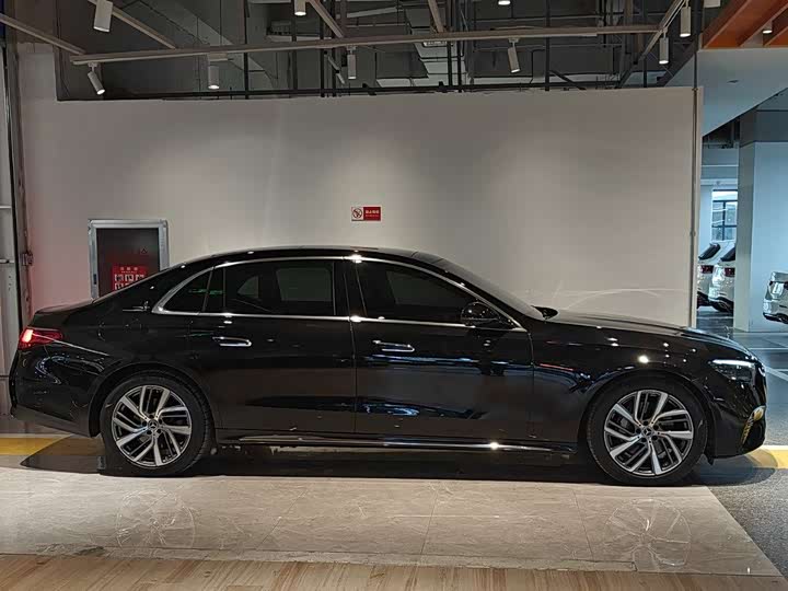 Фото 3 - Mercedes-Benz E-Class