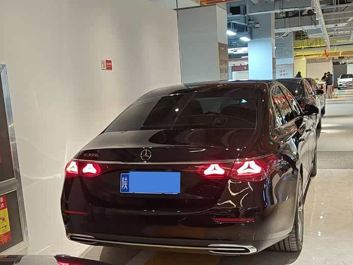 Фото 4 - Mercedes-Benz E-Class