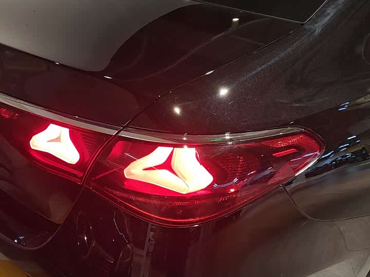 Фото 6 - Mercedes-Benz E-Class