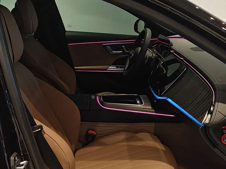 Фото 9 - Mercedes-Benz E-Class