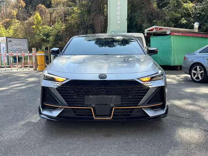 Фото 2 - Changan UNI-V