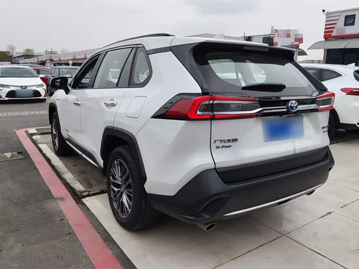 Фото 5 - Toyota Wildlander