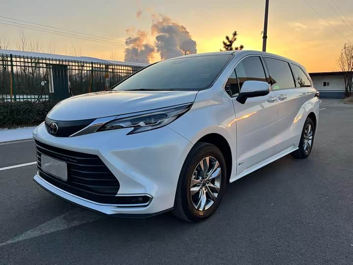 Фото 1 - Toyota Sienna