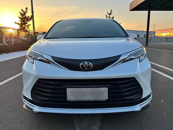 Фото 2 - Toyota Sienna