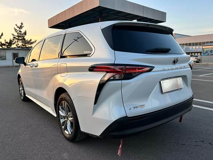 Фото 4 - Toyota Sienna