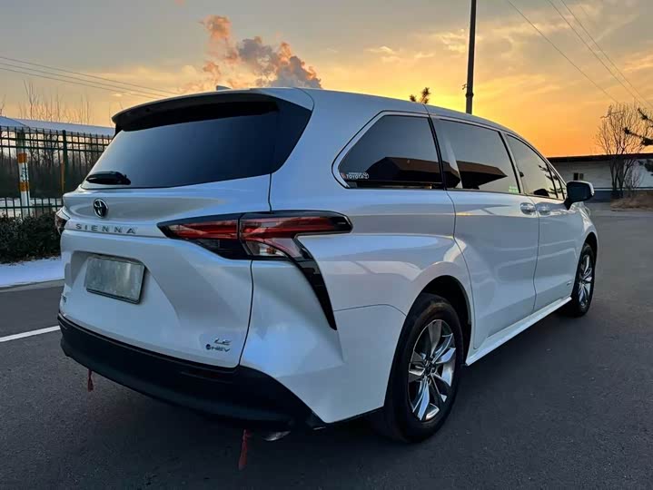 Фото 6 - Toyota Sienna