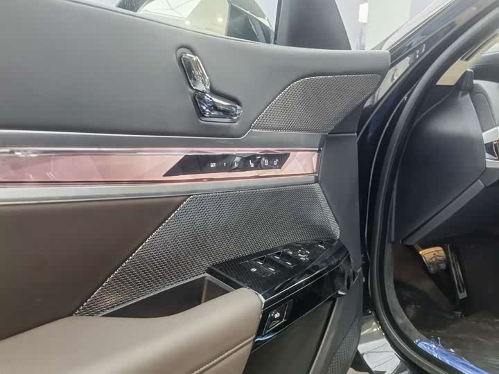 Фото 5 - BMW 7 Series