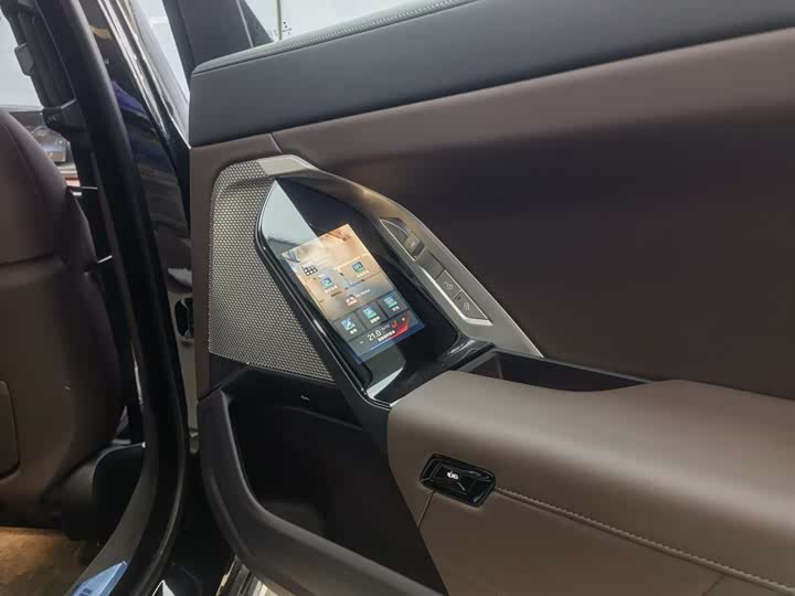 Фото 8 - BMW 7 Series