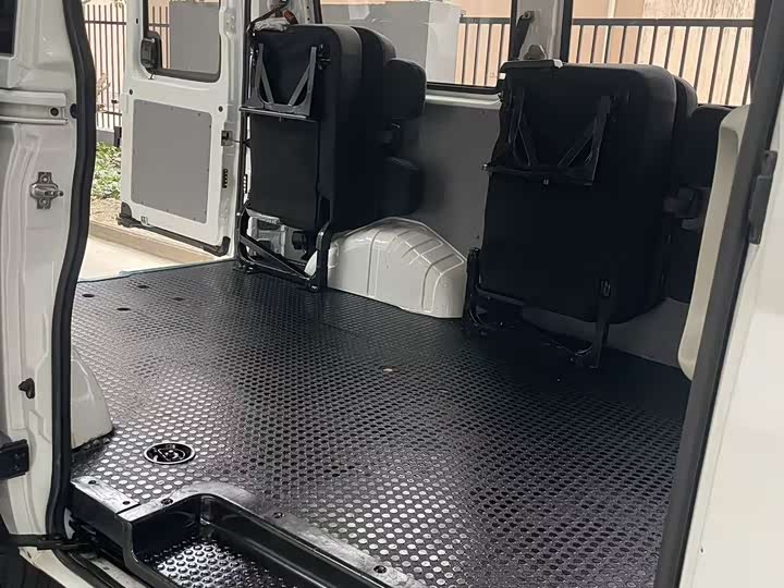 Фото 4 - Maxus V80